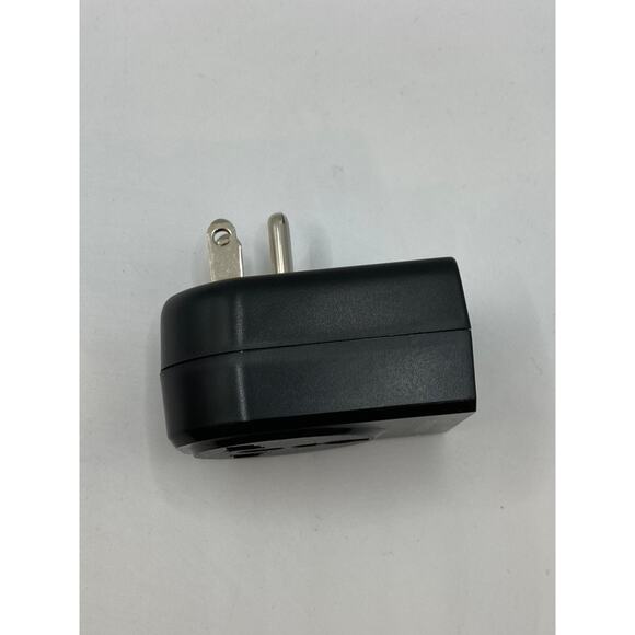 INSIGNIA Black Ground Travel Adapter USB Power Outlet - Picture 6 of 9